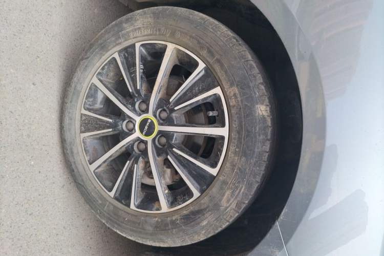 Used Roewe i5 2021 1.5L Manual Diamond Edition Right Front Wheel Hub