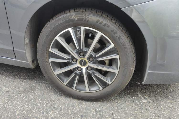 Used Roewe i5 2021 Revised Version 1.5L CVT Diamond Edition Right Front Wheel Hub