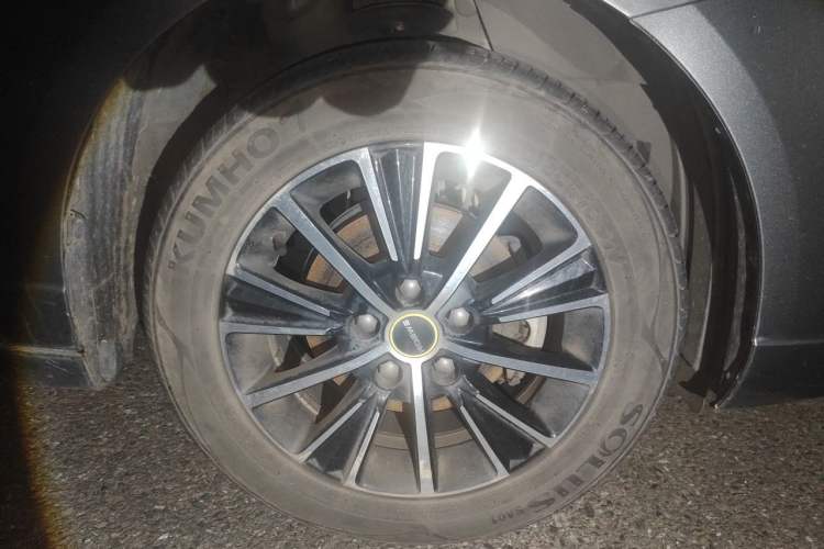 Used Roewe i5 2021 1.5L CVT Diamond Edition Right Front Wheel Hub