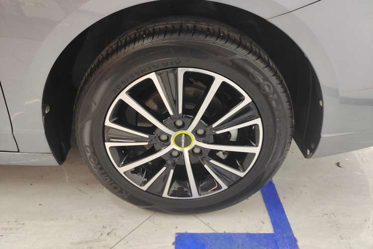 Used Roewe i5 2021 Revised Version 1.5L CVT Diamond Edition Right Front Wheel Hub
