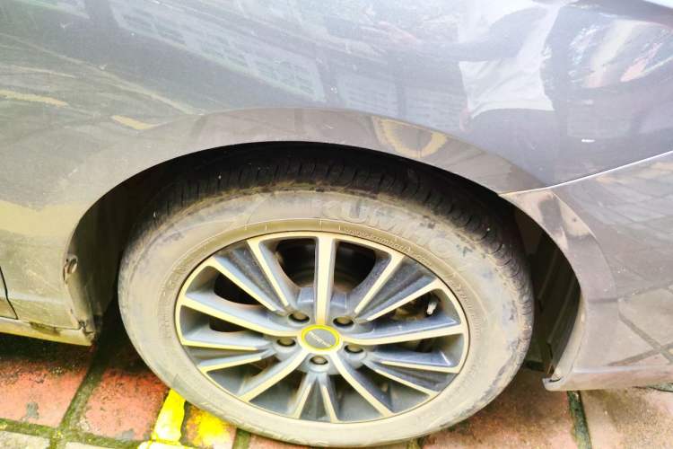 Used Roewe i5 2021 1.5L CVT Diamond Edition Right Front Wheel Hub
