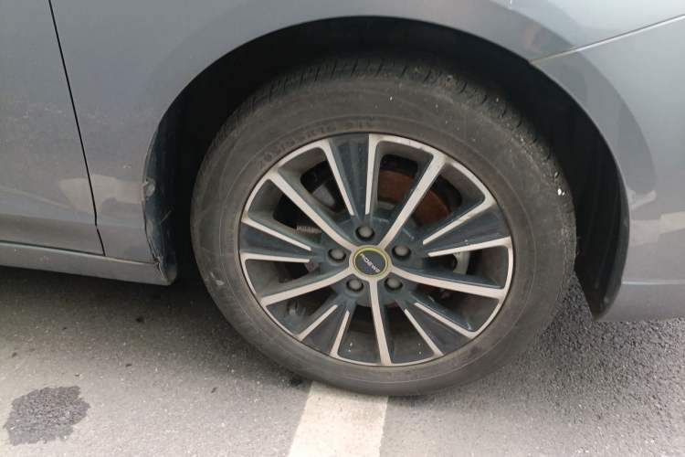 Used Roewe i5 2021 Revised Version 1.5L CVT Diamond Edition Right Front Wheel Hub