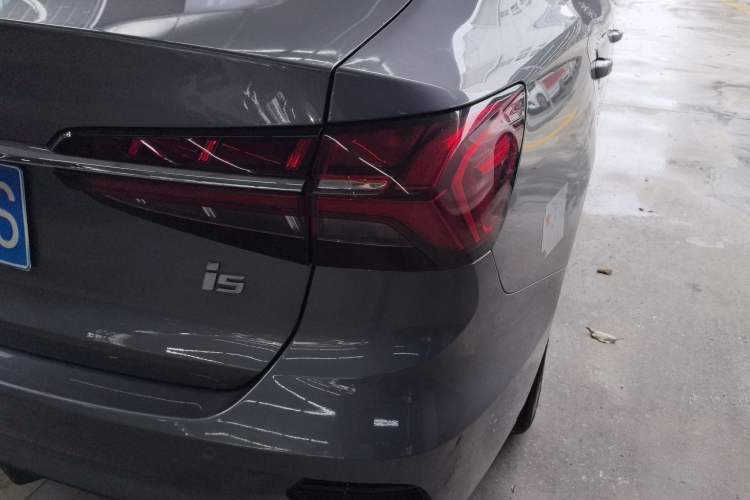 Used Roewe i5 2021 1.5L CVT Platinum Edition Right Rear Taillight
