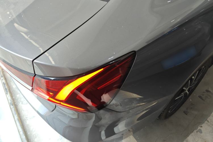 Used Roewe i5 2021 1.5L CVT Platinum Edition Right Rear Taillight