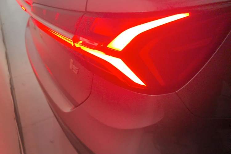 Used Roewe i5 2021 1.5L CVT Black Gold Edition Right Rear Taillight
