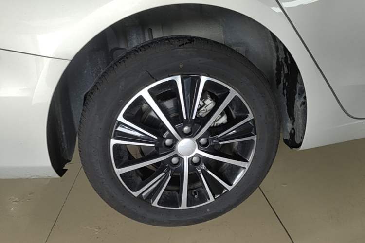 Used Roewe i5 2021 1.5L CVT Diamond Edition Right Rear Wheel Hub