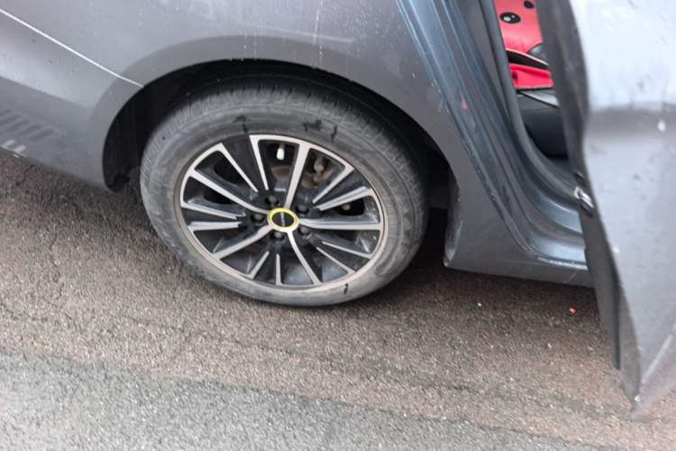 Used Roewe i5 2021 1.5L Manual Platinum Edition Right Rear Wheel Hub
