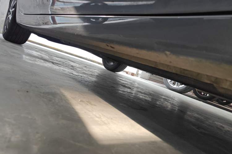 Used Roewe i5 2021 1.5L CVT Platinum Edition Right Side Sill