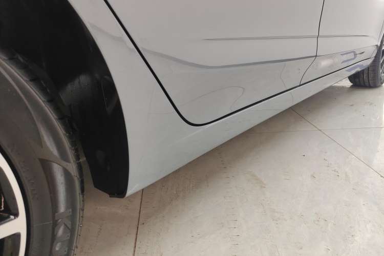 Used Roewe i5 2021 Revised Version 1.5L CVT Diamond Edition Right Side Sill
