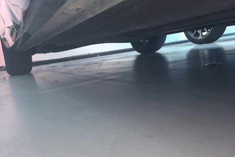 Used Roewe i5 2021 1.5L CVT Black Gold Edition Right Side Sill