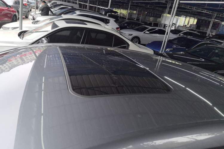 Used Roewe i5 2021 1.5L CVT Platinum Edition Roof
