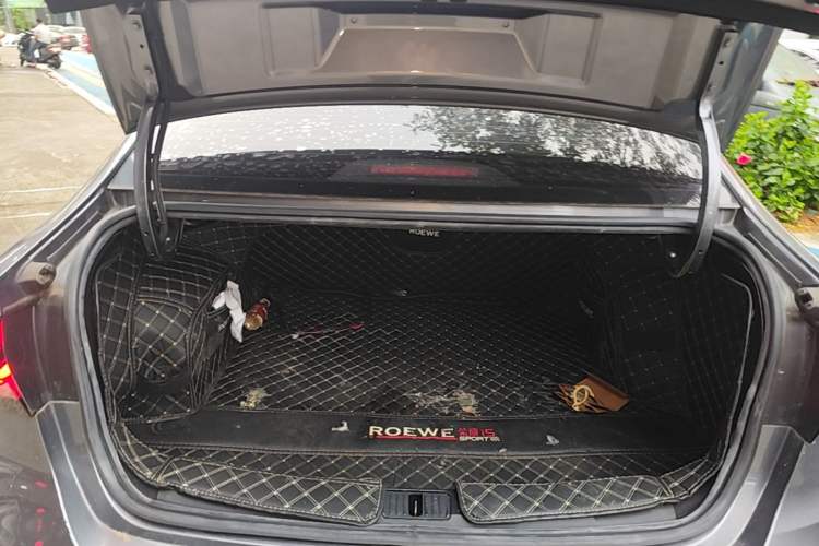 Used Roewe i5 2021 1.5L CVT Diamond Edition Trunk