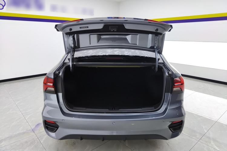 Used Roewe i5 2021 1.5L CVT Black Gold Edition Trunk