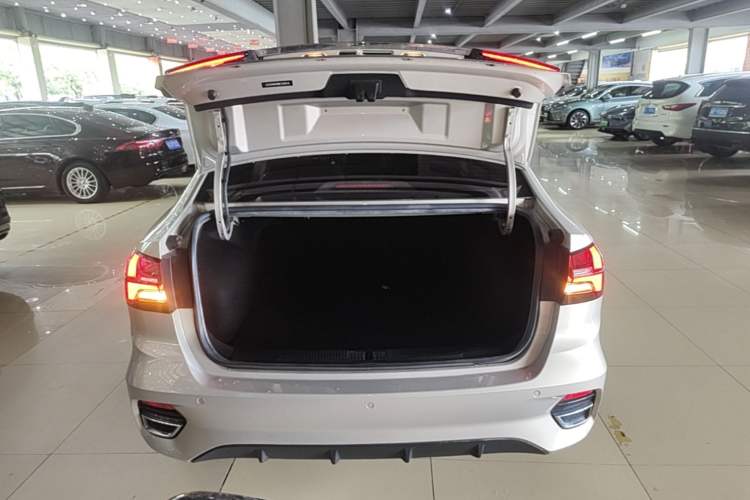 Used Roewe i5 2021 1.5L CVT Diamond Edition Trunk