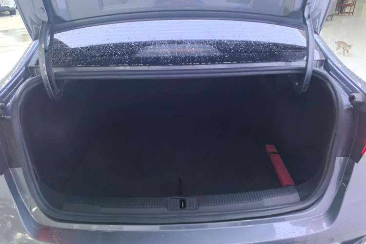 Used Roewe i5 2021 Revised 1.5L CVT Starry Edition Trunk