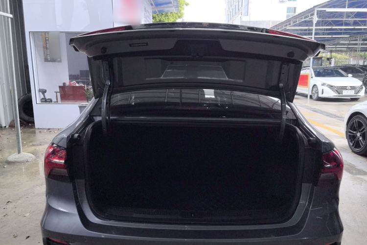Used Roewe i5 2021 1.5L CVT Platinum Edition Trunk