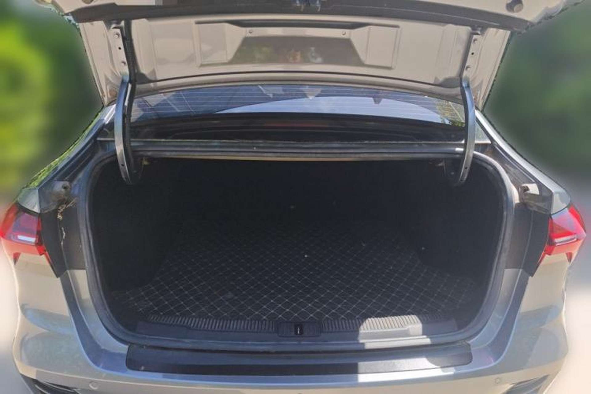 Used Roewe i5 2021 1.5L Manual Diamond Edition Trunk