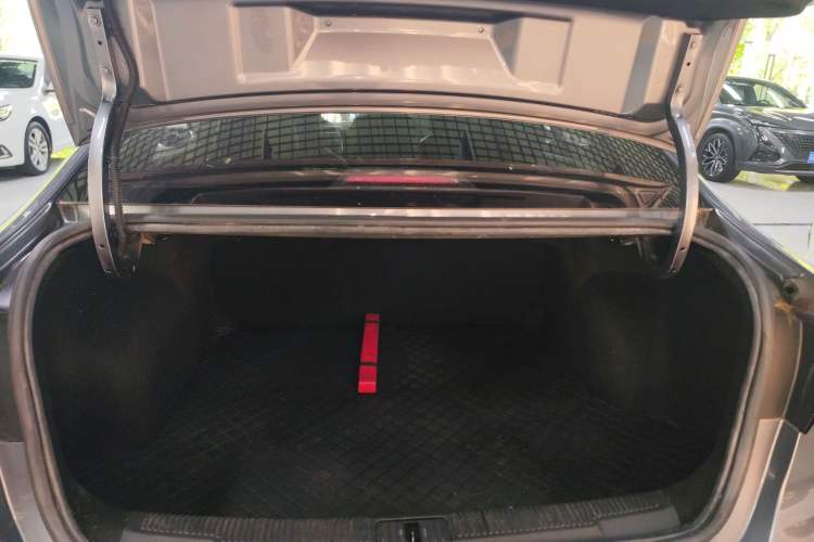 Used Roewe i5 2021 1.5L CVT Diamond Edition Trunk