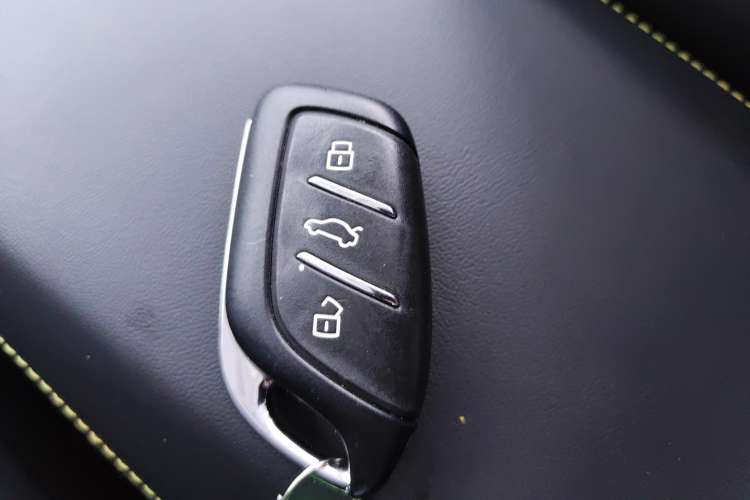 Used Roewe i5 2021 1.5L CVT Black Gold Edition Vehicle Key