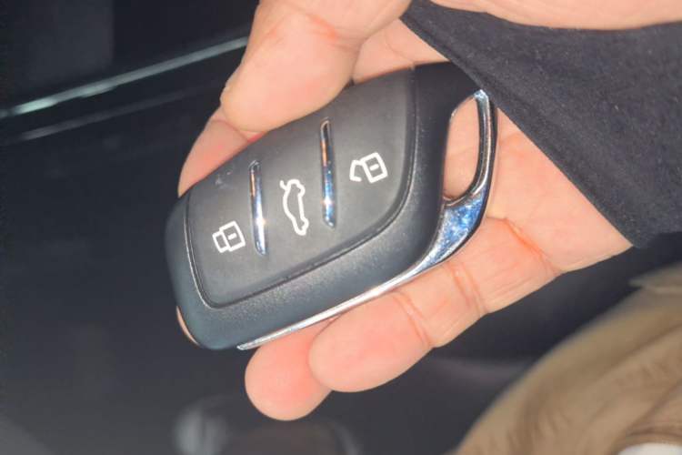 Used Roewe i5 2021 1.5L CVT Black Gold Edition Vehicle Key