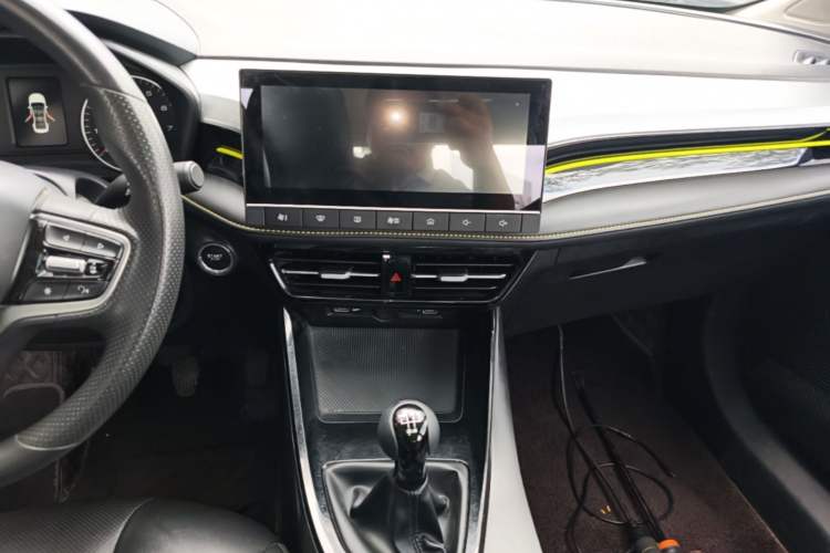 Used Roewe i5 2021 1.5L Manual Diamond Edition Audio And AC Panel