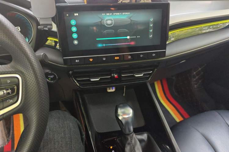 Used Roewe i5 2021 1.5L CVT Platinum Edition Audio And AC Panel