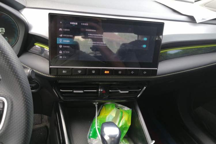 Used Roewe i5 2021 Revised Version 1.5L CVT Diamond Edition Audio And AC Panel