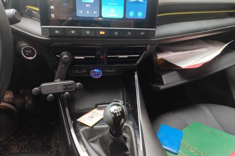 Used Roewe i5 2021 1.5L Manual Platinum Edition Audio And AC Panel