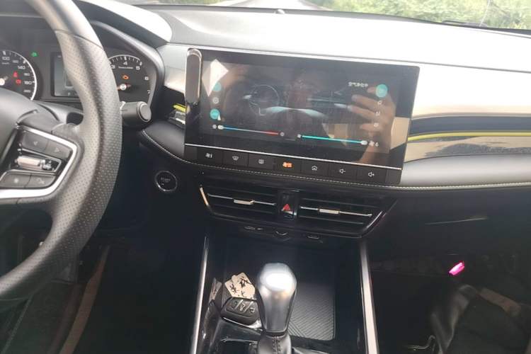 Used Roewe i5 2021 1.5L CVT Black Gold Edition Audio And AC Panel