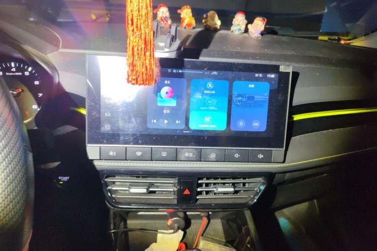 Used Roewe i5 2021 1.5L CVT Platinum Edition Audio And AC Panel