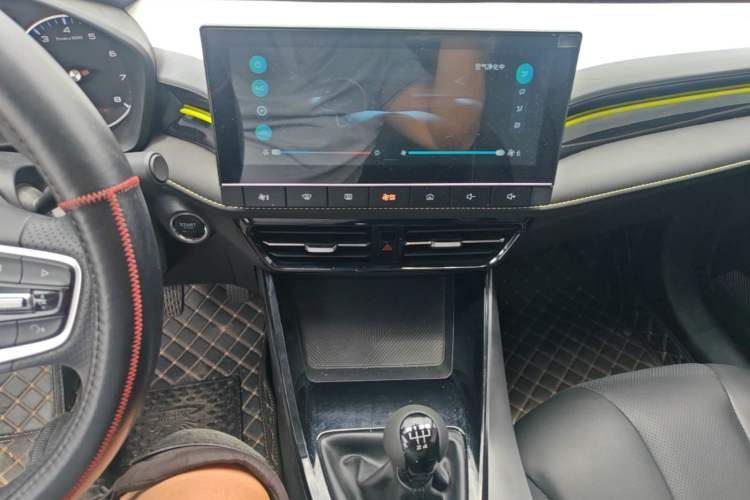 Used Roewe i5 2021 1.5L Manual Diamond Edition Audio And AC Panel