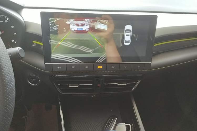 Used Roewe i5 2021 1.5L CVT Platinum Edition Audio And AC Panel
