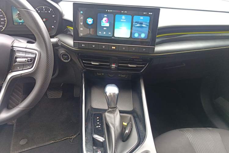 Used Roewe i5 2021 1.5L CVT Platinum Edition Audio And AC Panel
