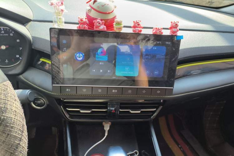 Used Roewe i5 2021 1.5L CVT Platinum Edition Audio And AC Panel