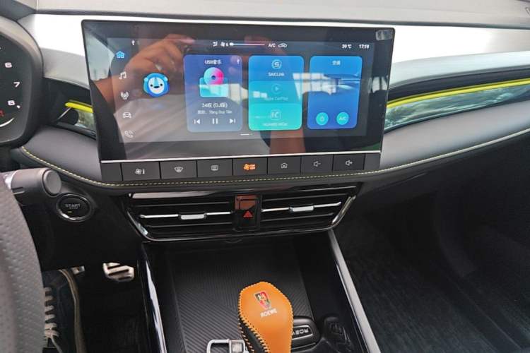 Used Roewe i5 2021 1.5L CVT Platinum Edition Audio And AC Panel