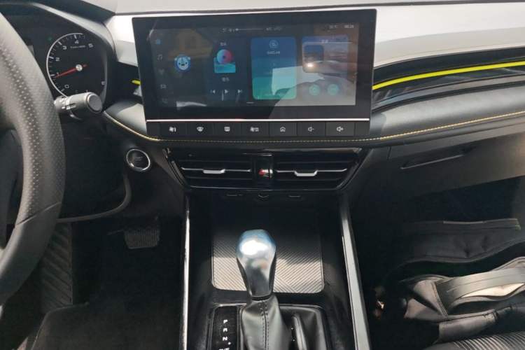 Used Roewe i5 2021 1.5L CVT Platinum Edition Audio And AC Panel