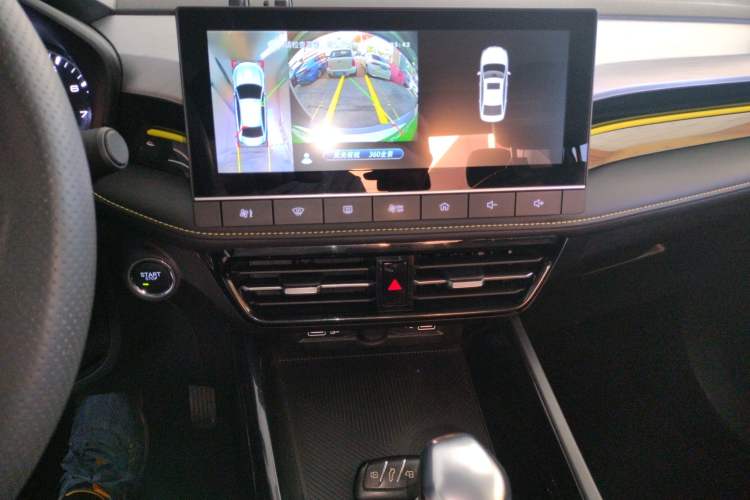 Used Roewe i5 2021 1.5L CVT Platinum Edition Audio And AC Panel