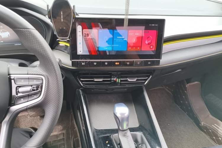 Used Roewe i5 2021 1.5L CVT Diamond Edition Audio And AC Panel