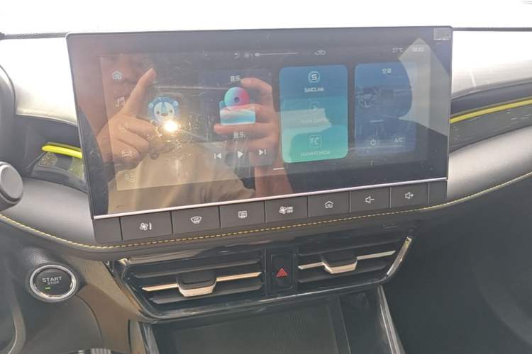 Used Roewe i5 2021 1.5L Manual Platinum Edition Audio And AC Panel