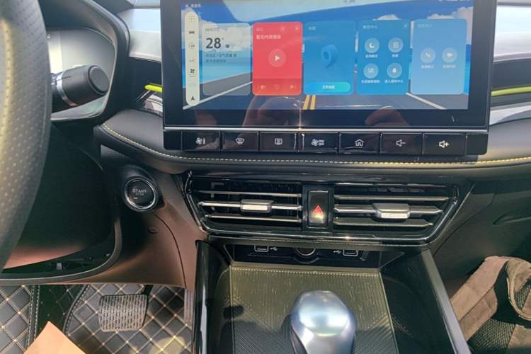 Used Roewe i5 2021 1.5L CVT Starry Edition Audio And AC Panel