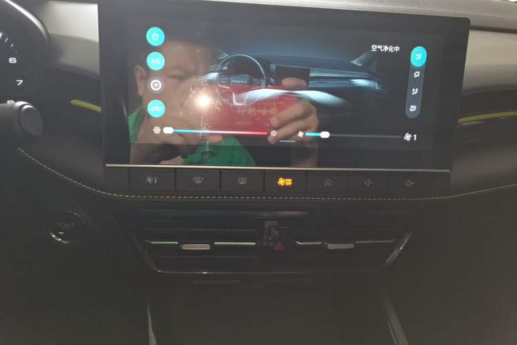 Used Roewe i5 2021 1.5L CVT Platinum Edition Audio And AC Panel