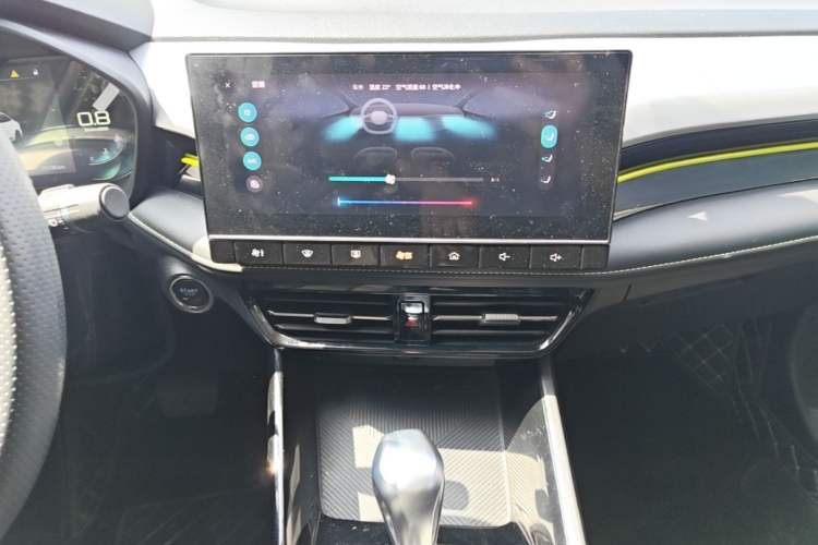 Used Roewe i5 2021 Revised Version 1.5L CVT Diamond Edition Audio And AC Panel