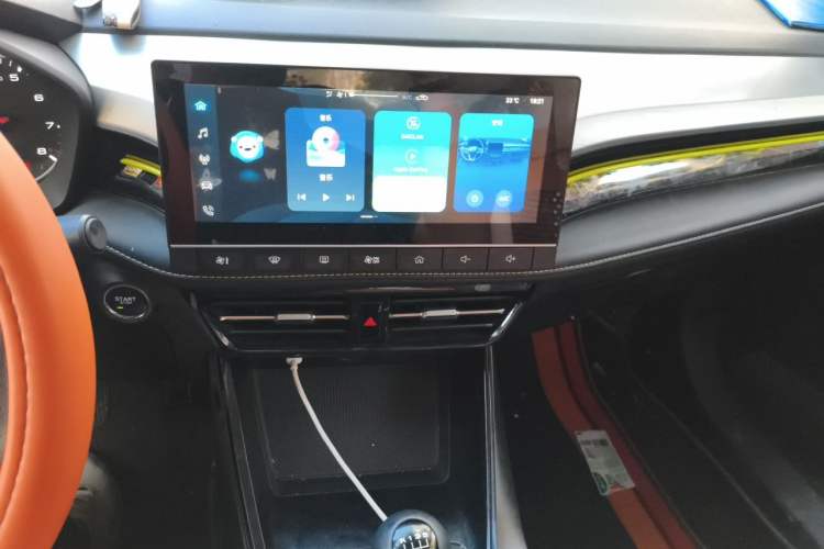 Used Roewe i5 2021 1.5L Manual Diamond Edition Audio And AC Panel