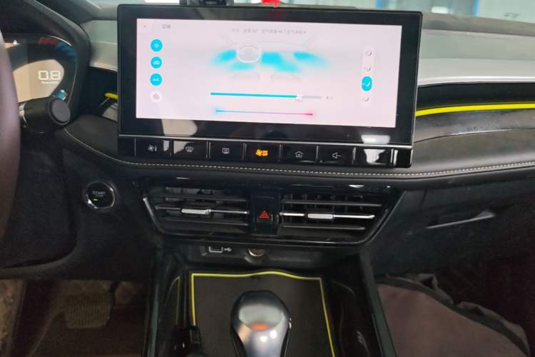 Used Roewe i5 2021 1.5L CVT Diamond Edition Audio And AC Panel