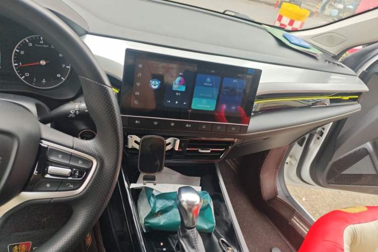 Used Roewe i5 2021 1.5L CVT Platinum Edition Audio And AC Panel
