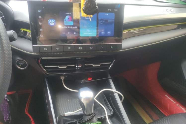 Used Roewe i5 2021 1.5L CVT Platinum Edition Audio And AC Panel