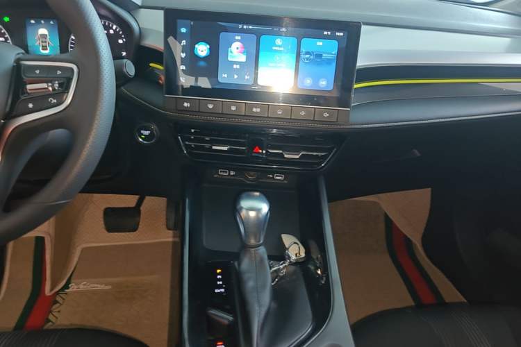 Used Roewe i5 2021 1.5L CVT Platinum Edition Audio And AC Panel