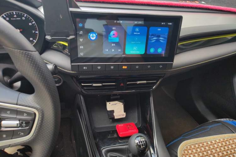 Used Roewe i5 2021 1.5L Manual Platinum Edition Audio And AC Panel