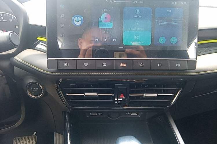 Used Roewe i5 2021 1.5L CVT Platinum Edition Audio And AC Panel