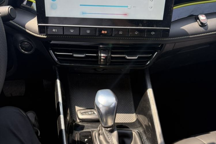 Used Roewe i5 2021 1.5L CVT Diamond Edition Audio And AC Panel
